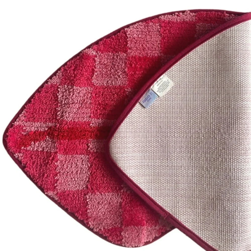 NatureStep Plush Red Lip-Shaped Rug 20 inch x 30 inch
